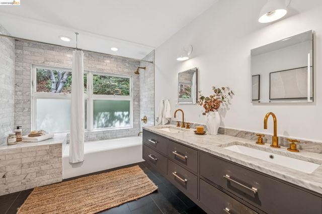 2059 Mastlands Dr, Oakland, CA 94611