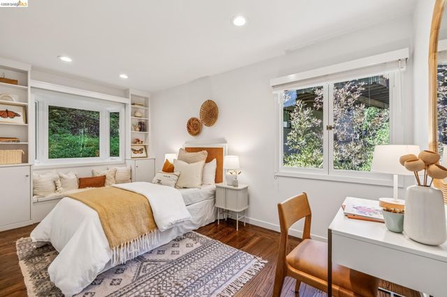 2059 Mastlands Dr, Oakland, CA 94611