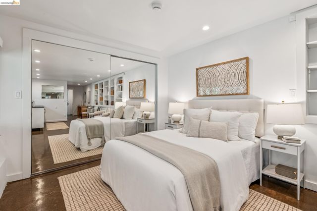 2059 Mastlands Dr, Oakland, CA 94611