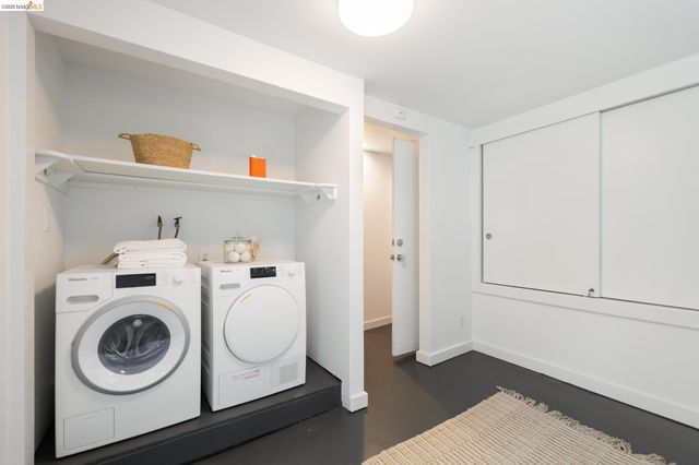 2059 Mastlands Dr, Oakland, CA 94611