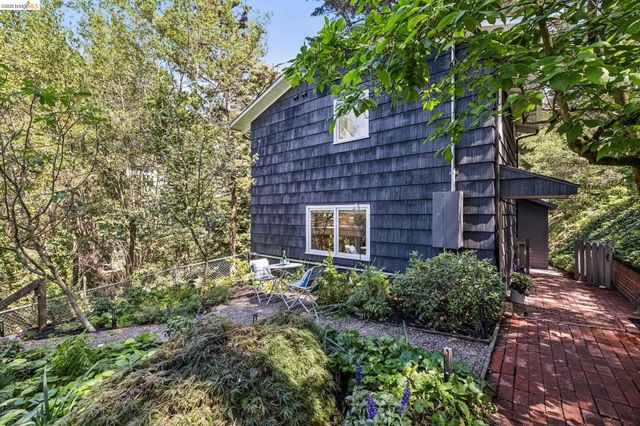 2059 Mastlands Dr, Oakland, CA 94611