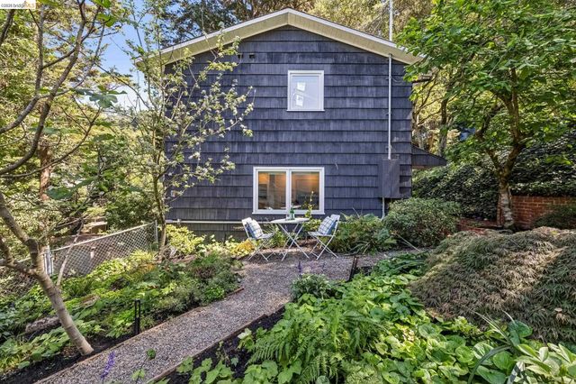 2059 Mastlands Dr, Oakland, CA 94611