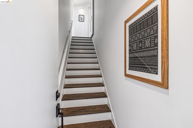 2059 Mastlands Dr, Oakland, CA 94611