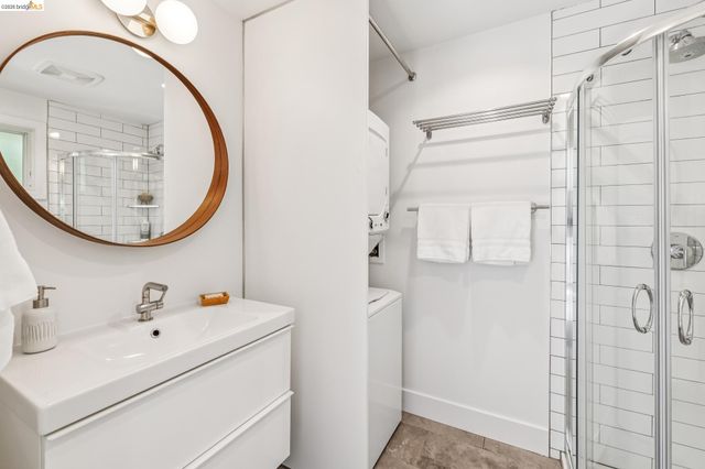 2059 Mastlands Dr, Oakland, CA 94611