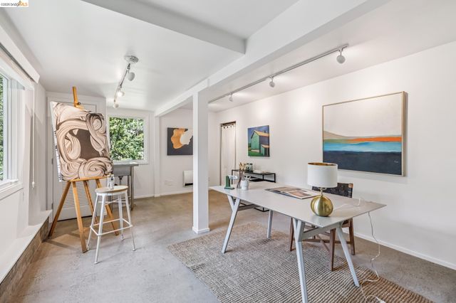 2059 Mastlands Dr, Oakland, CA 94611