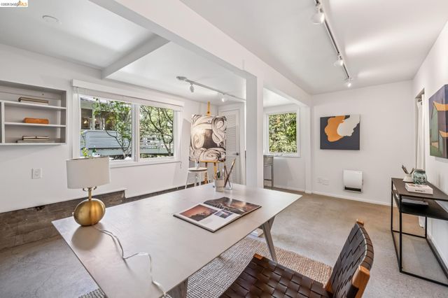 2059 Mastlands Dr, Oakland, CA 94611