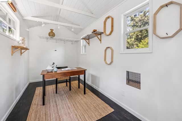 2059 Mastlands Dr, Oakland, CA 94611