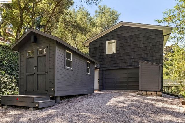 2059 Mastlands Dr, Oakland, CA 94611