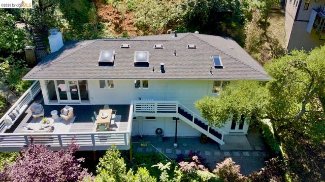 2059 Mastlands Dr, Oakland, CA 94611