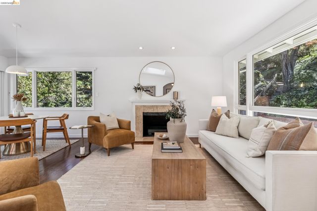 2059 Mastlands Dr, Oakland, CA 94611