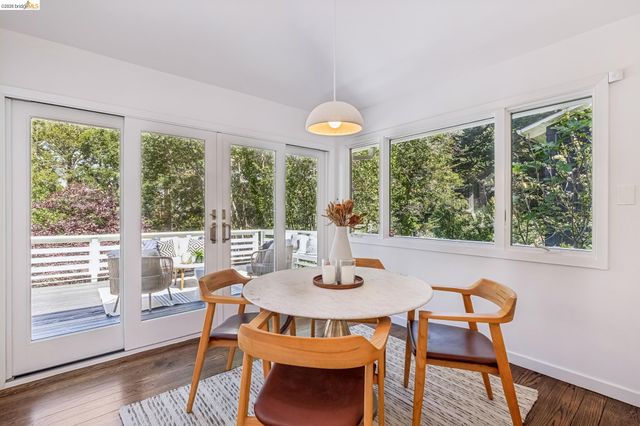 2059 Mastlands Dr, Oakland, CA 94611