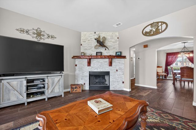 111 Lookout CIR, Hutto, TX 78634