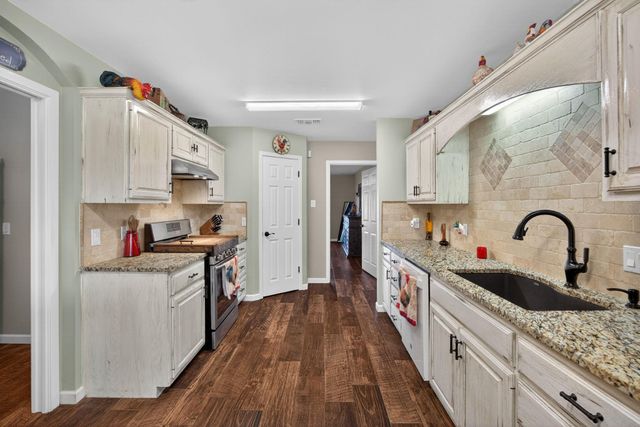 111 Lookout CIR, Hutto, TX 78634