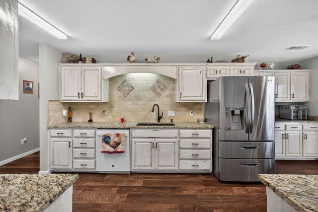 111 Lookout CIR, Hutto, TX 78634