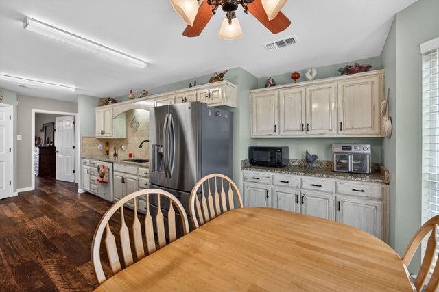 111 Lookout CIR, Hutto, TX 78634