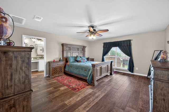 111 Lookout CIR, Hutto, TX 78634