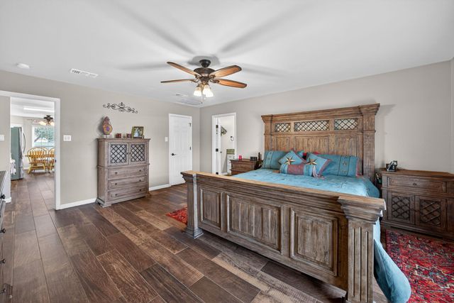 111 Lookout CIR, Hutto, TX 78634