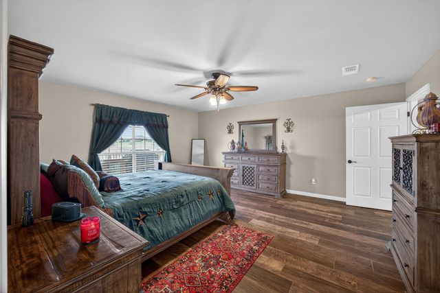 111 Lookout CIR, Hutto, TX 78634