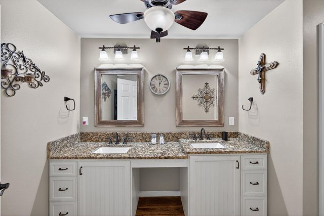 111 Lookout CIR, Hutto, TX 78634