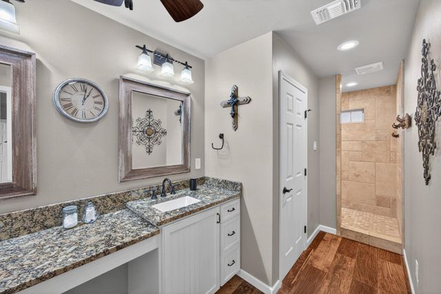 111 Lookout CIR, Hutto, TX 78634