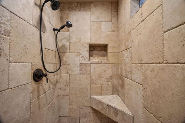 111 Lookout CIR, Hutto, TX 78634