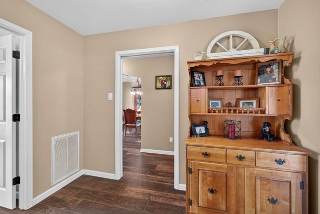 111 Lookout CIR, Hutto, TX 78634