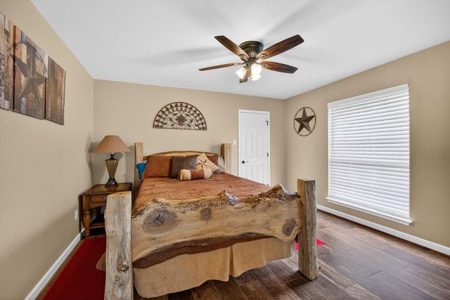 111 Lookout CIR, Hutto, TX 78634