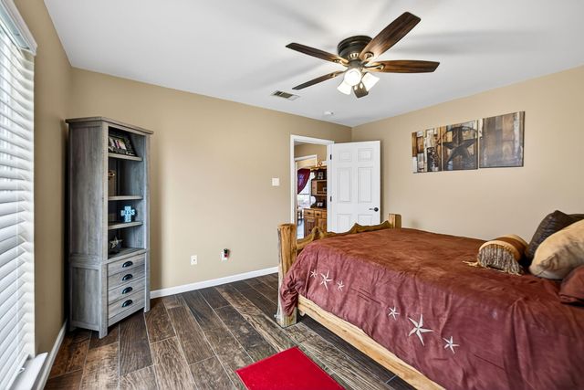 111 Lookout CIR, Hutto, TX 78634