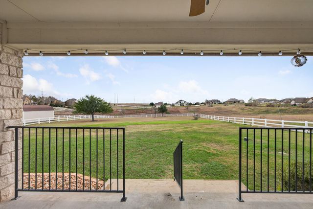 111 Lookout CIR, Hutto, TX 78634
