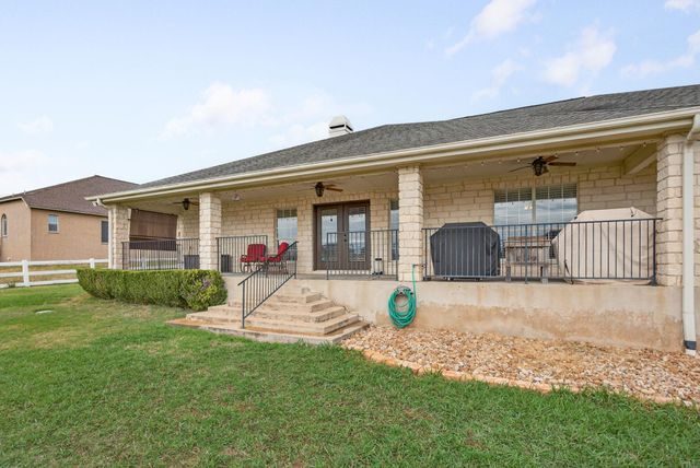 111 Lookout CIR, Hutto, TX 78634