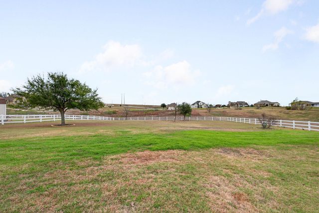 111 Lookout CIR, Hutto, TX 78634