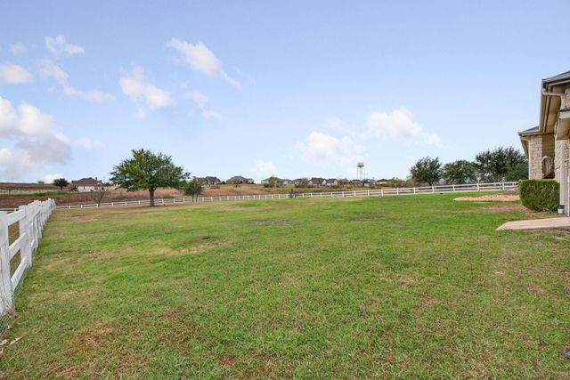 111 Lookout CIR, Hutto, TX 78634