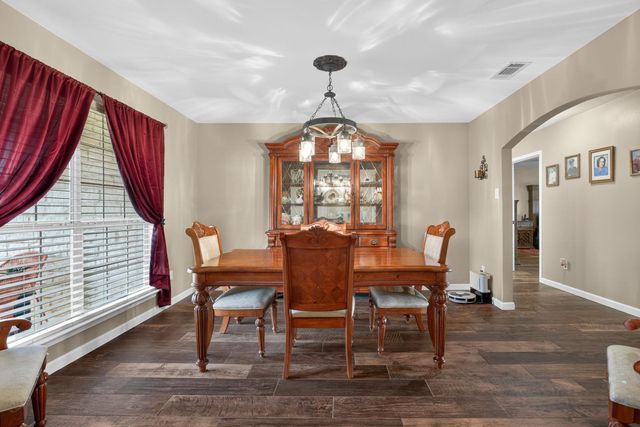 111 Lookout CIR, Hutto, TX 78634