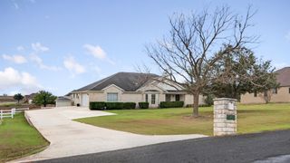 111 Lookout CIR, Hutto, TX 78634