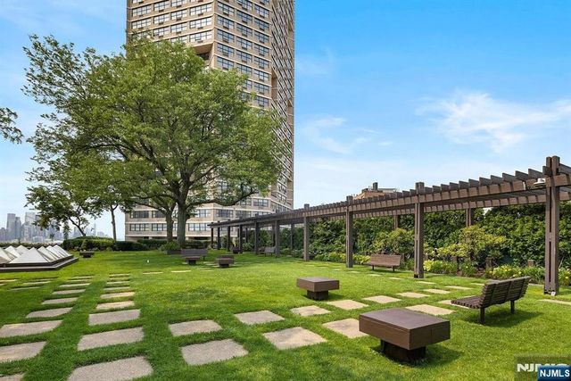 7002 Boulevard East 3F, Guttenberg, NJ 07093