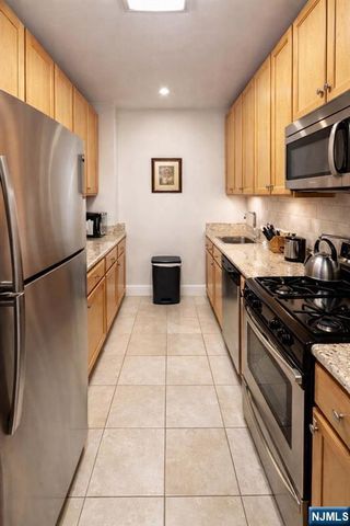 7002 Boulevard East 3F, Guttenberg, NJ 07093