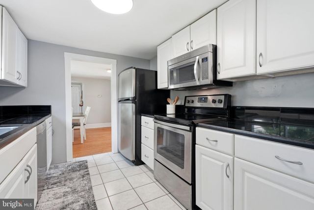30 HILL AVE, Morrisville, PA 19067