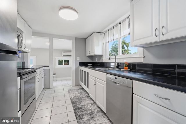 30 HILL AVE, Morrisville, PA 19067