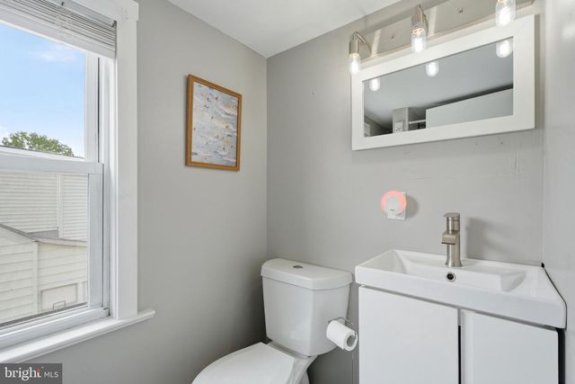 30 HILL AVE, Morrisville, PA 19067