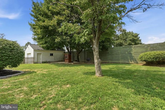 30 HILL AVE, Morrisville, PA 19067