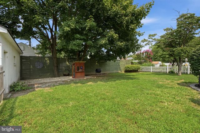 30 HILL AVE, Morrisville, PA 19067