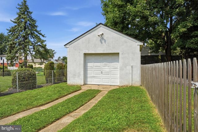 30 HILL AVE, Morrisville, PA 19067
