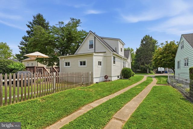 30 HILL AVE, Morrisville, PA 19067