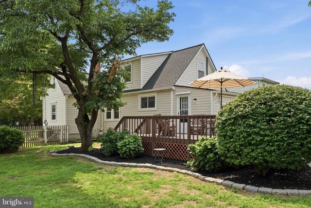 30 HILL AVE, Morrisville, PA 19067