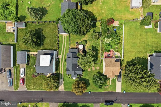 30 HILL AVE, Morrisville, PA 19067