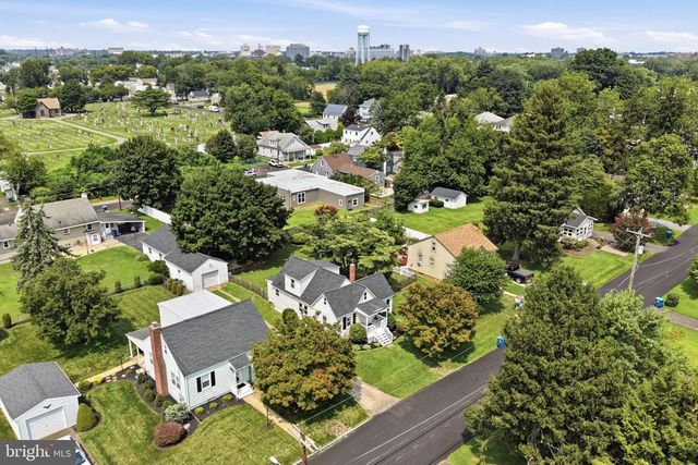 30 HILL AVE, Morrisville, PA 19067
