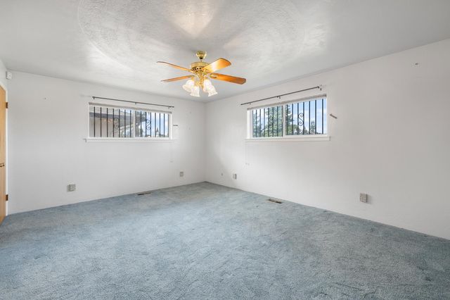 4948 E Townsend Avenue, Fresno, CA 93727