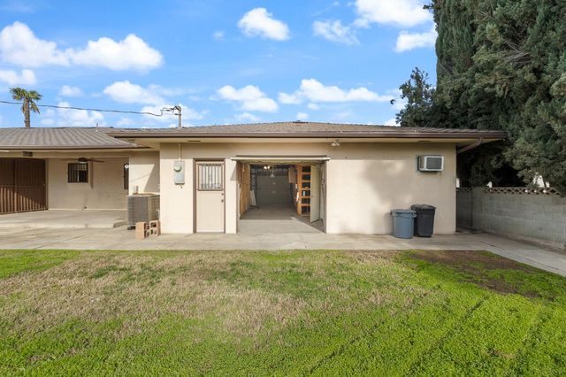 4948 E Townsend Avenue, Fresno, CA 93727