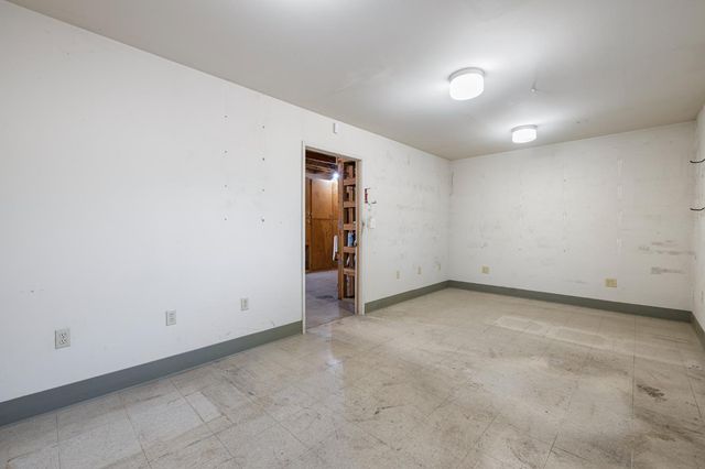 4948 E Townsend Avenue, Fresno, CA 93727