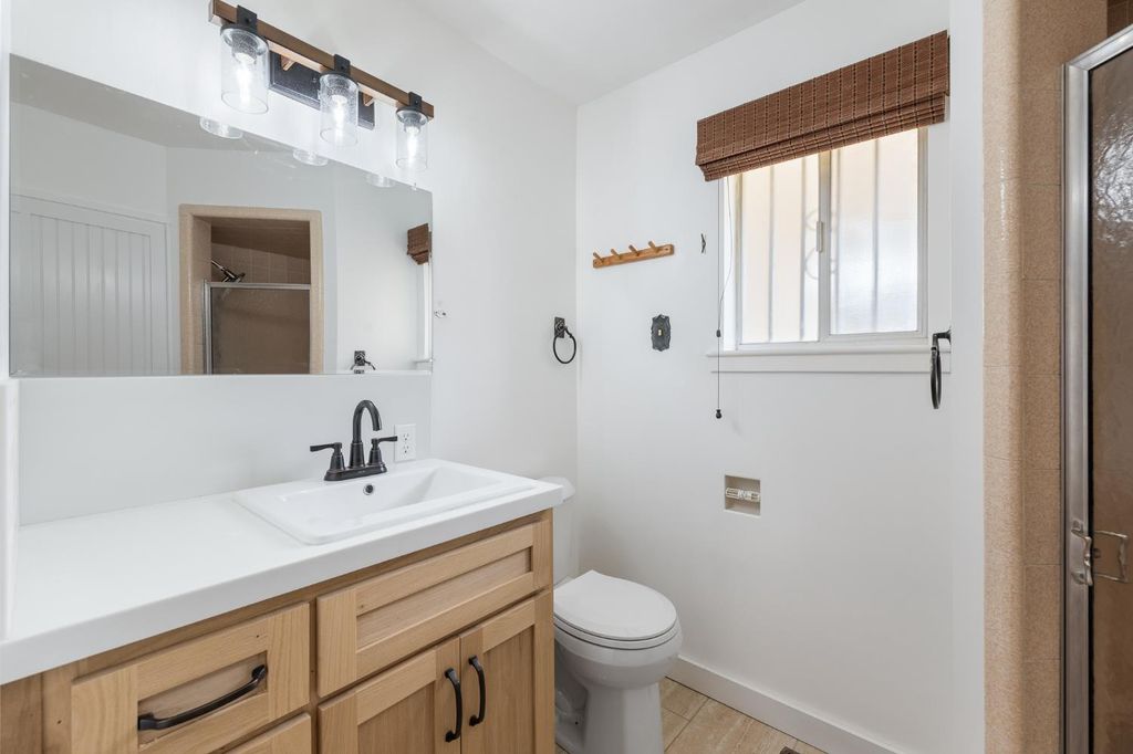 Image 12 of property listing at 4948 E Townsend Avenue, Fresno, CA 93727